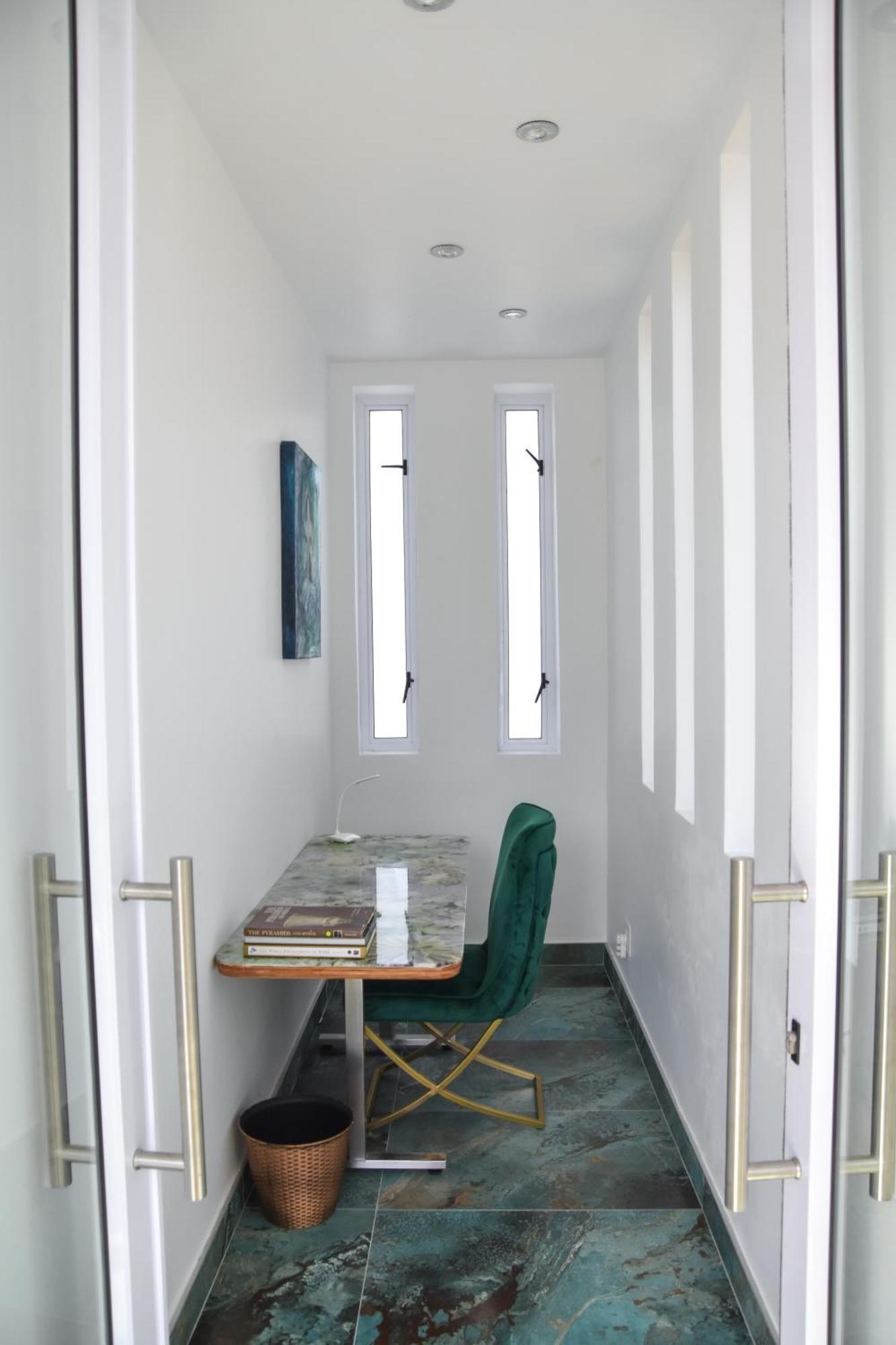 Posh Spot On The Beachfront Sleeps 5 * Port Elizabeth