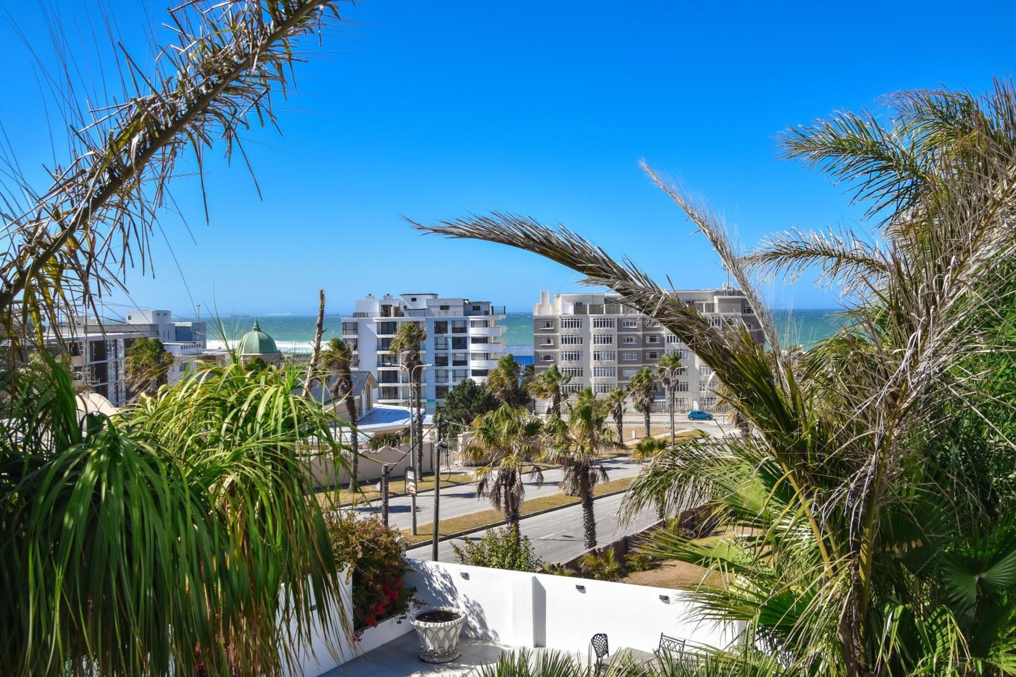 Posh Spot On The Beachfront Sleeps 5