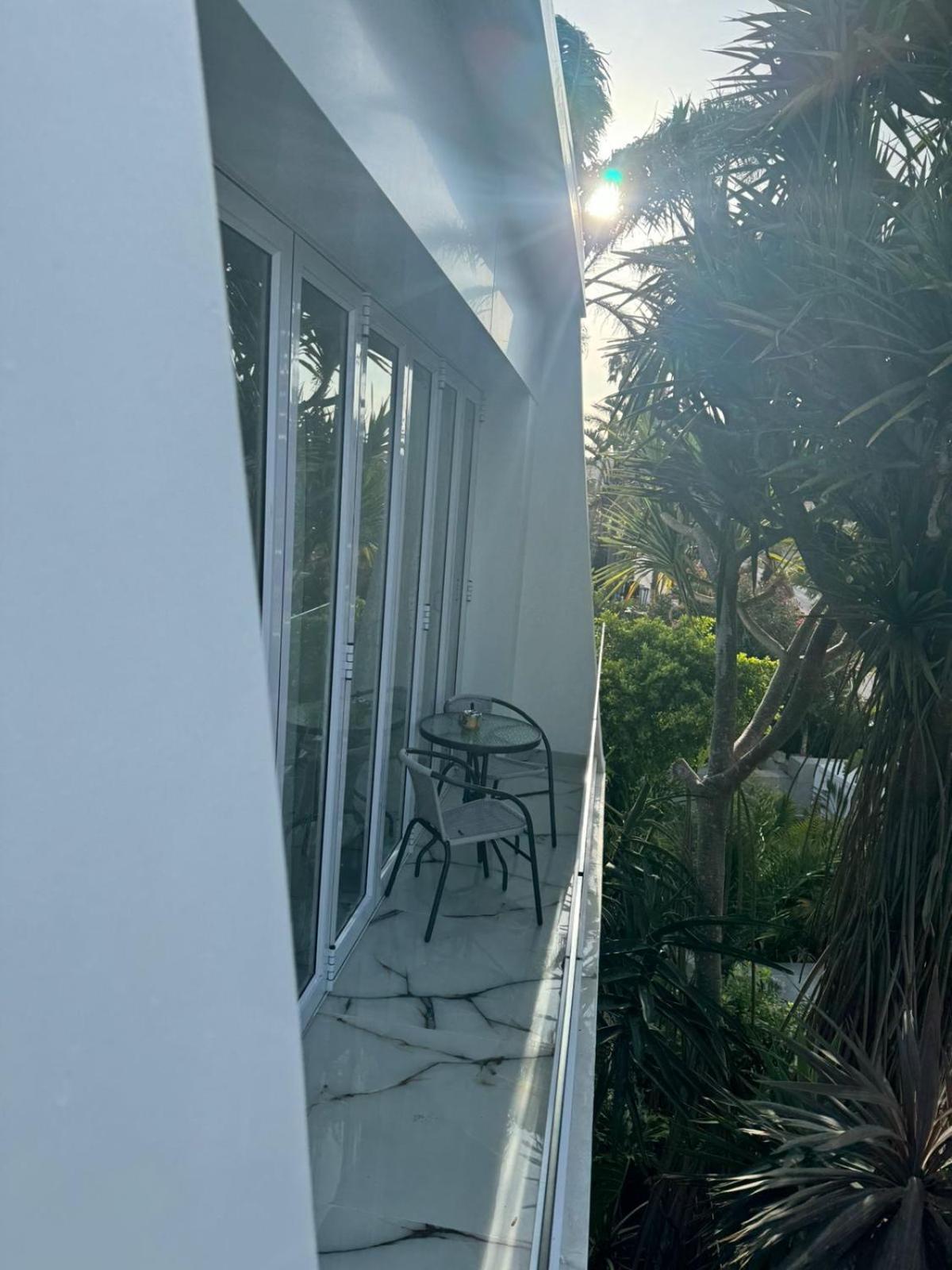 Posh Spot On The Beachfront Sleeps 5 *