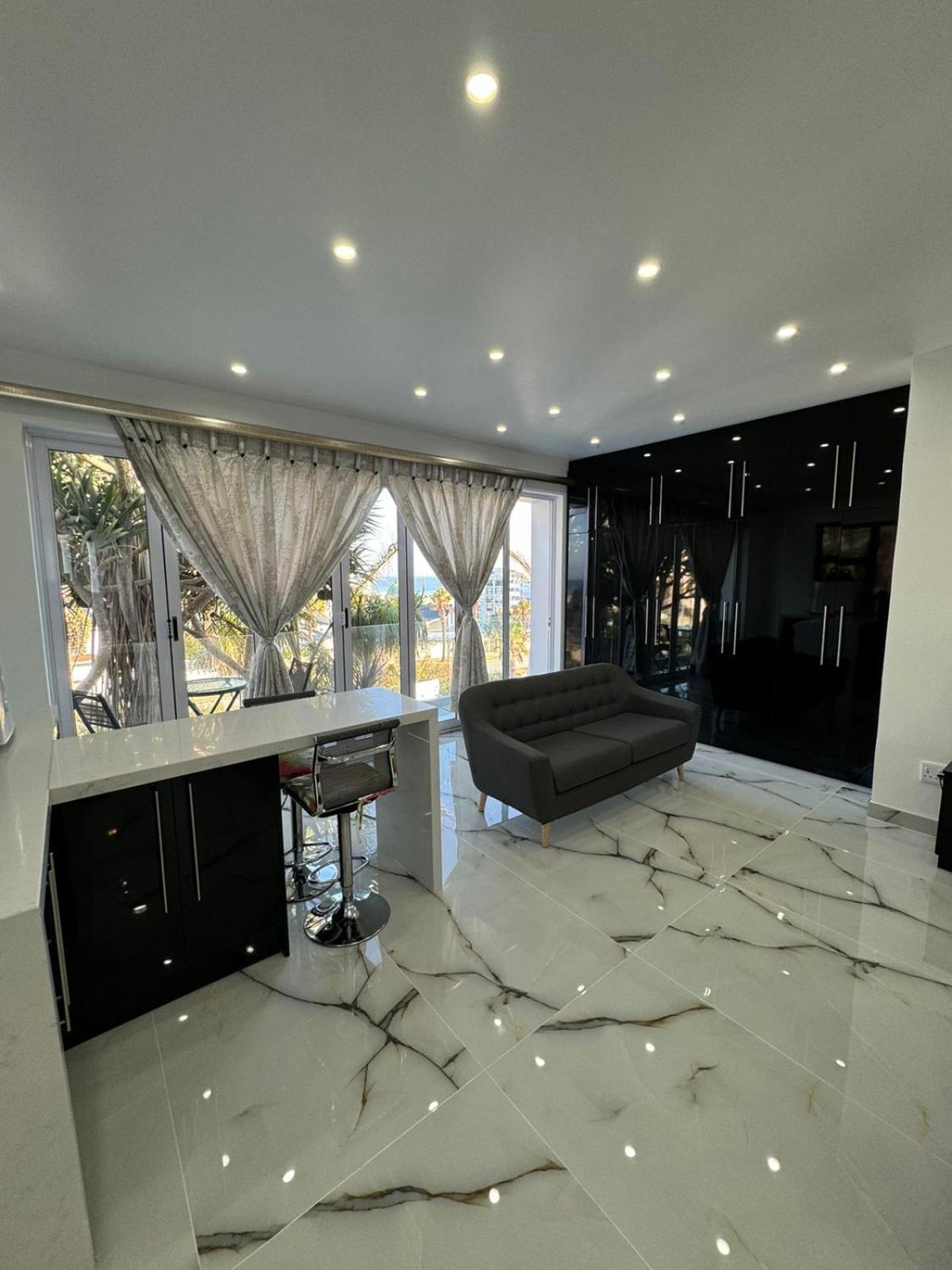Apartment Posh Spot On The Beachfront Sleeps 5 Port Elizabeth