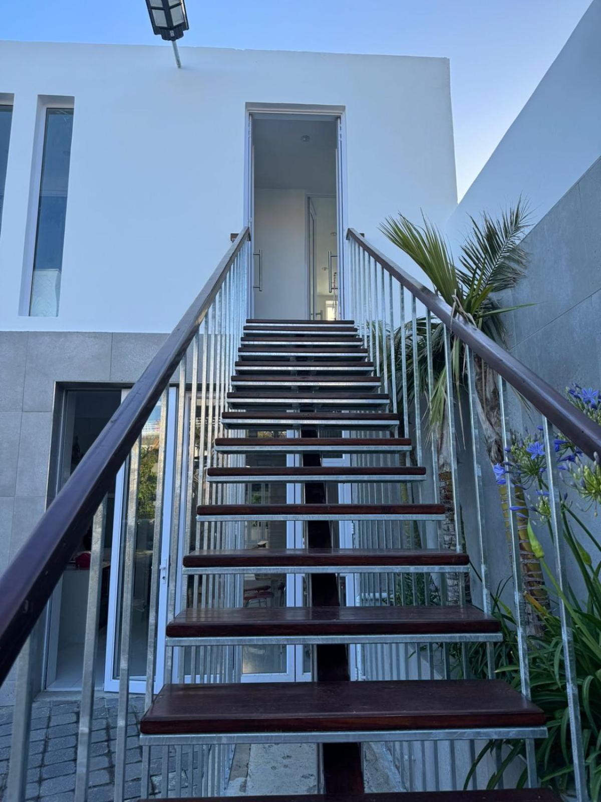 Posh Spot On The Beachfront Sleeps 5