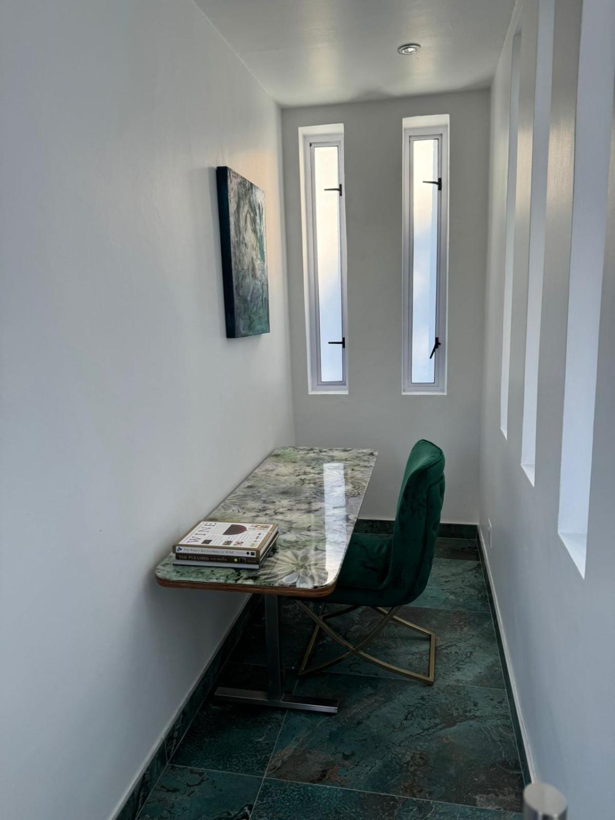 Posh Spot On The Beachfront Sleeps 5