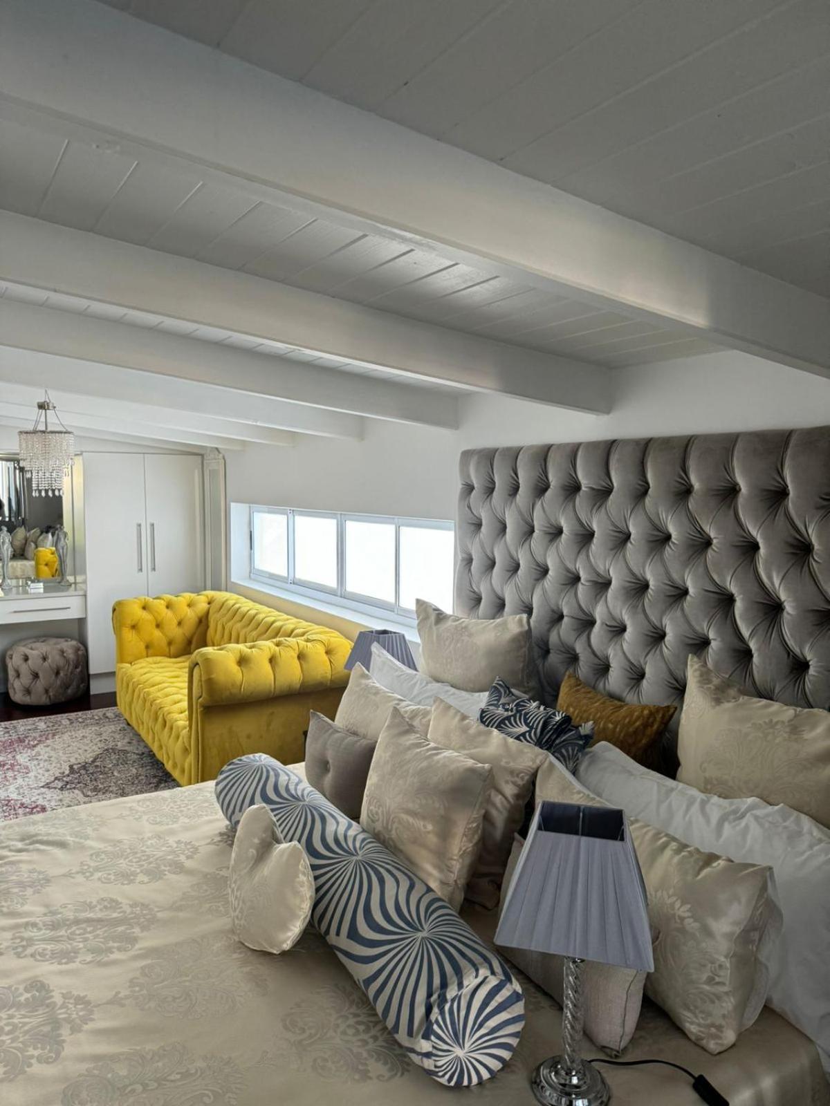 Posh Spot On The Beachfront Sleeps 5 Apartment Port Elizabeth