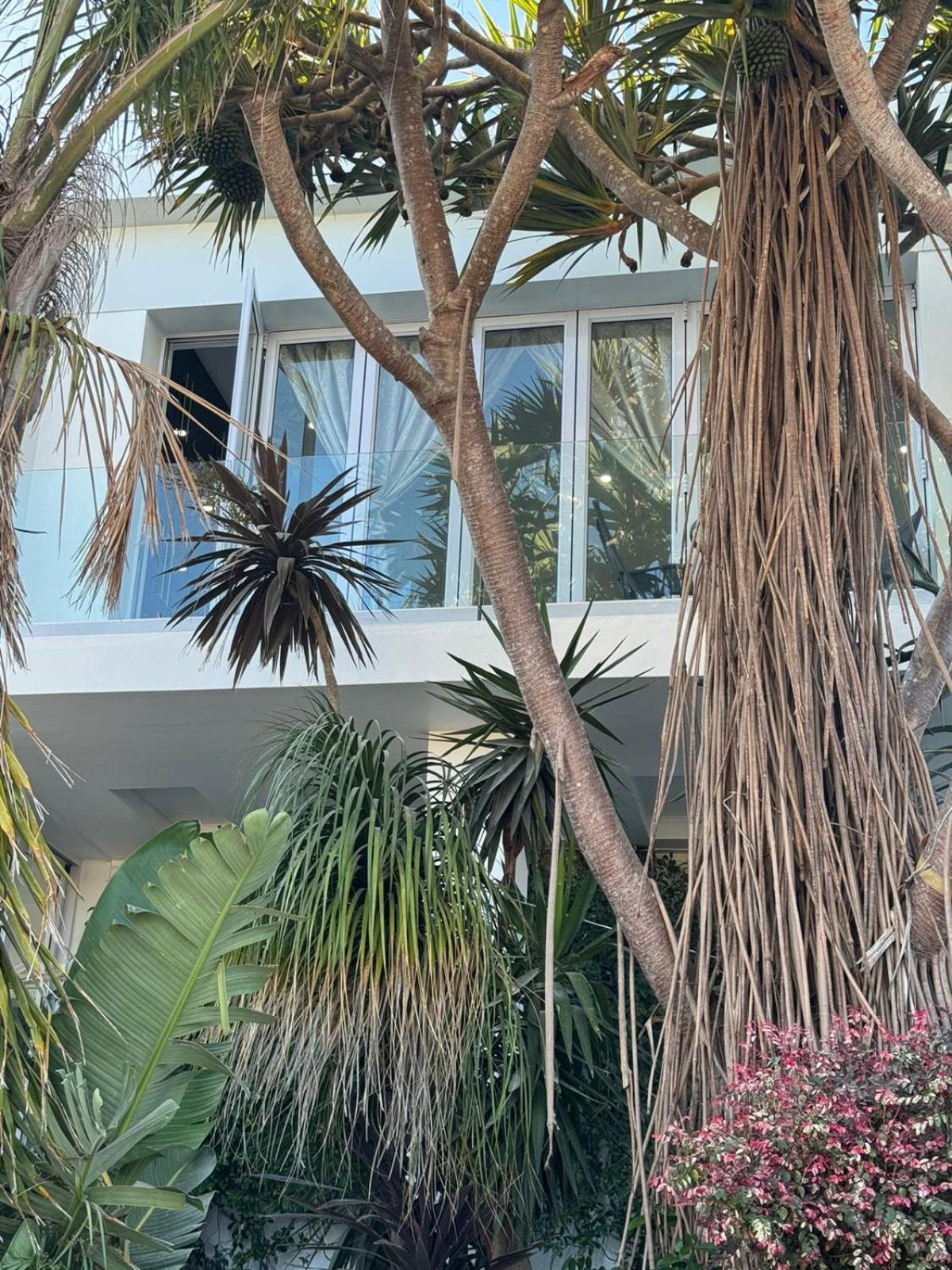 Posh Spot On The Beachfront Sleeps 5 Apartment